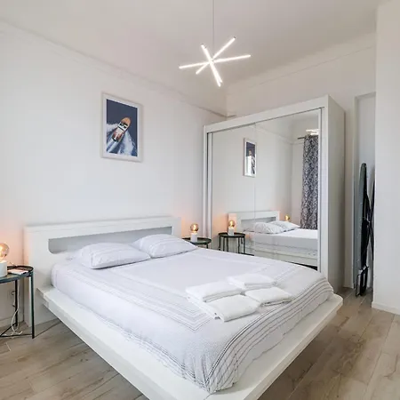 Apartmán Cozy 2 Bedroom Seafront 150m From Monaco *
